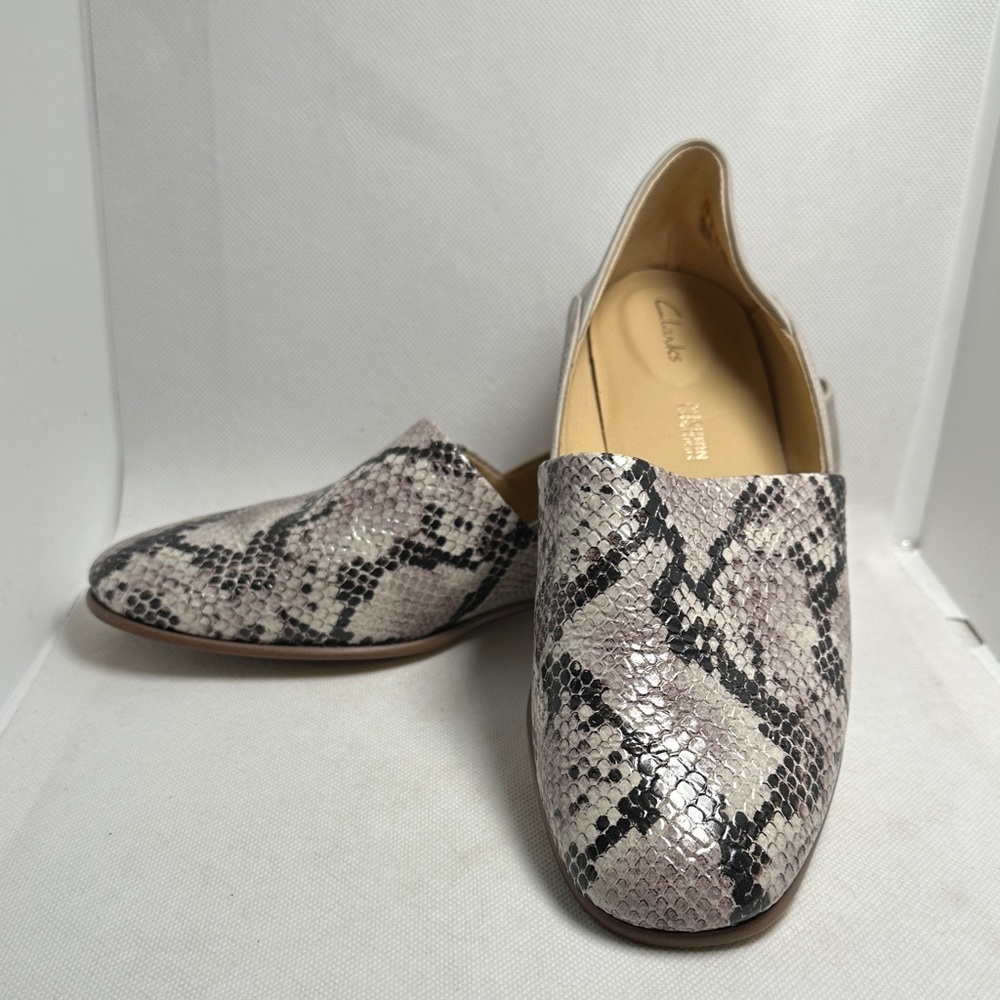 Clarks Snakeskin Print Leather Loafer Flats – Women’s Size 7.5